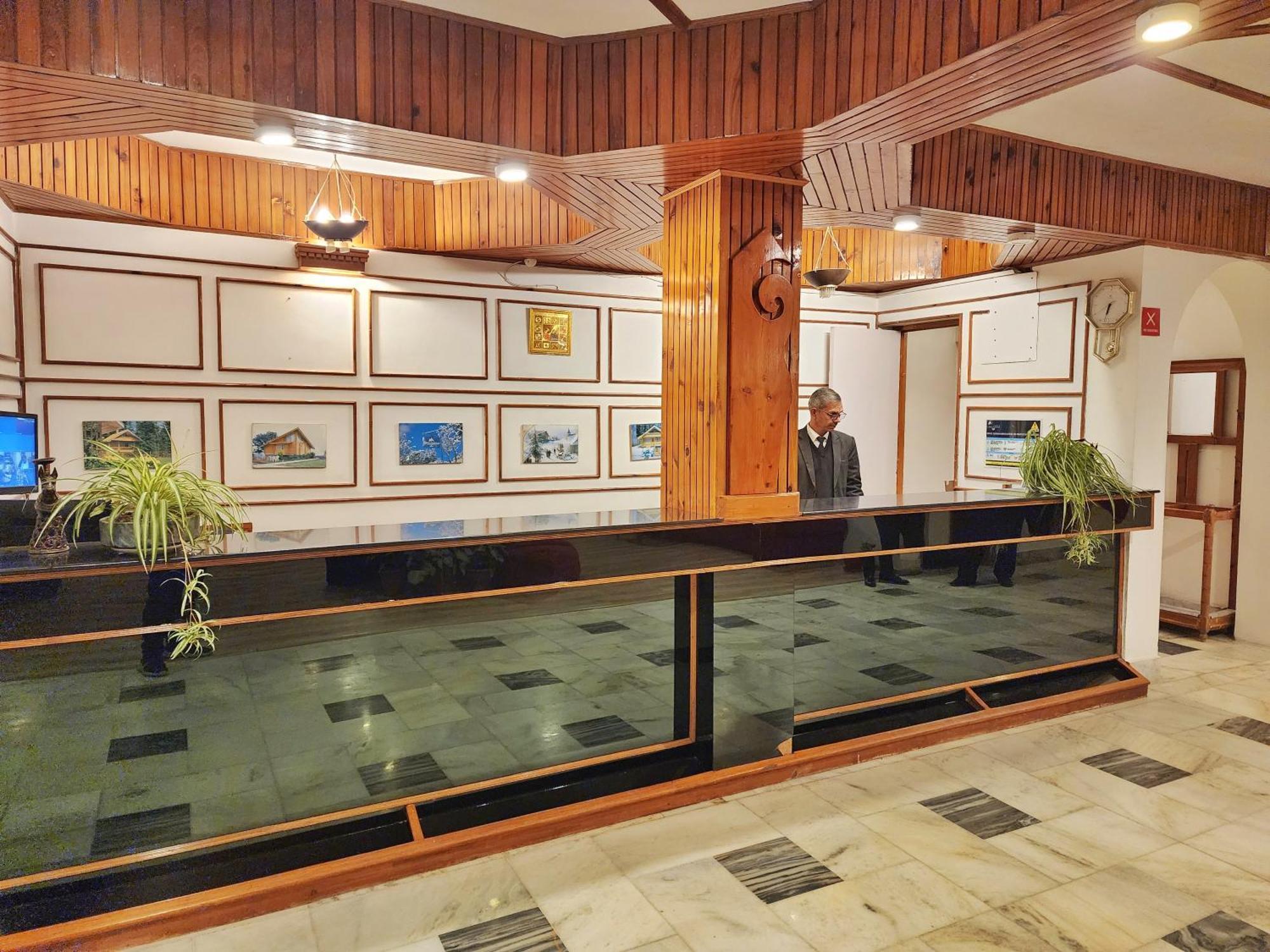 Hotel Pineview Shimla Eksteriør bilde