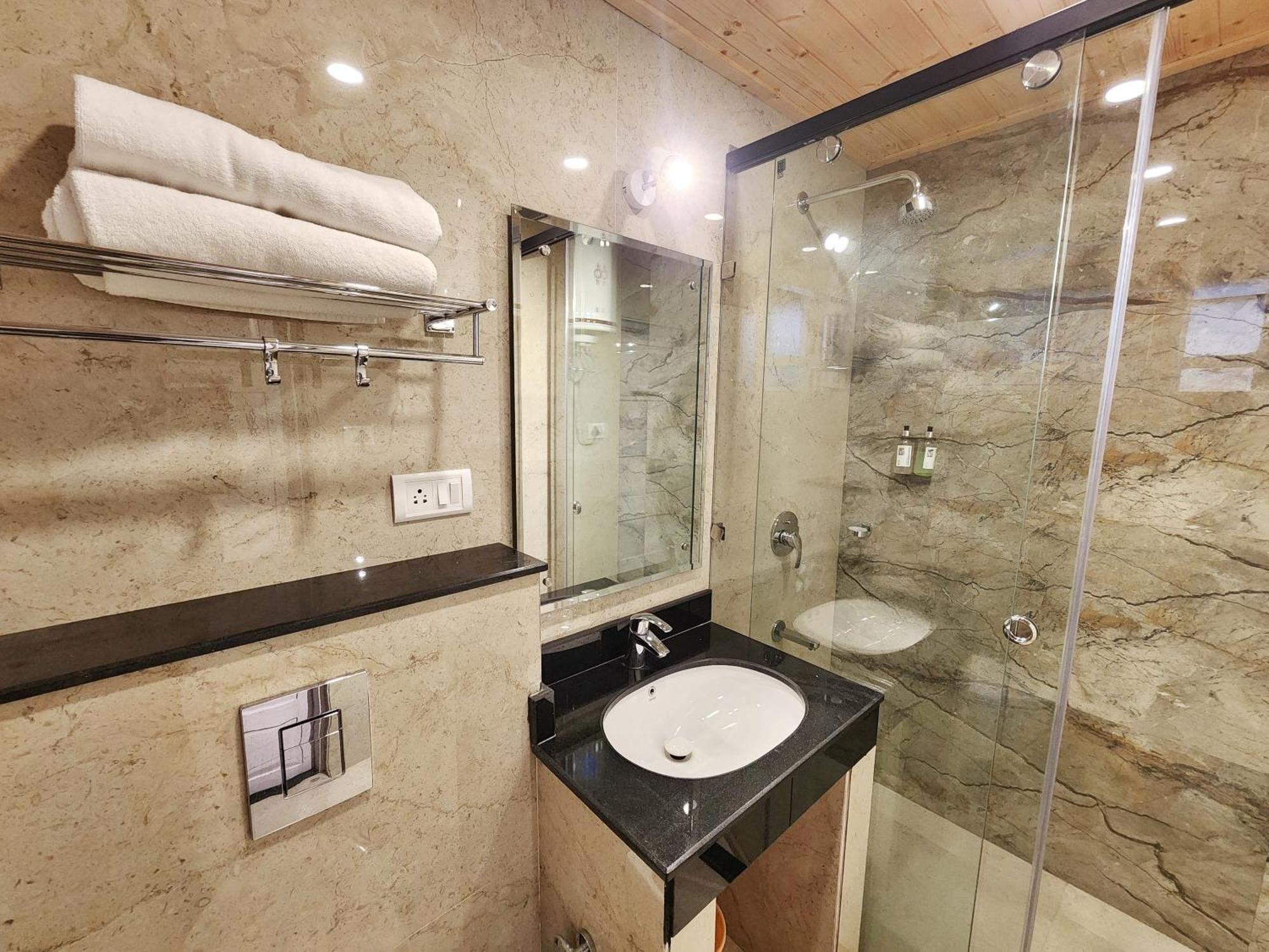 Hotel Pineview Shimla Eksteriør bilde