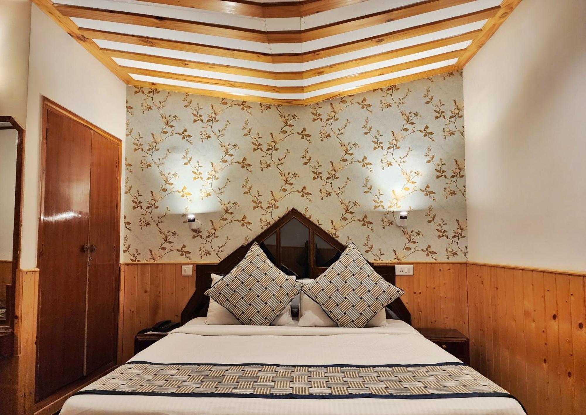 Hotel Pineview Shimla Eksteriør bilde
