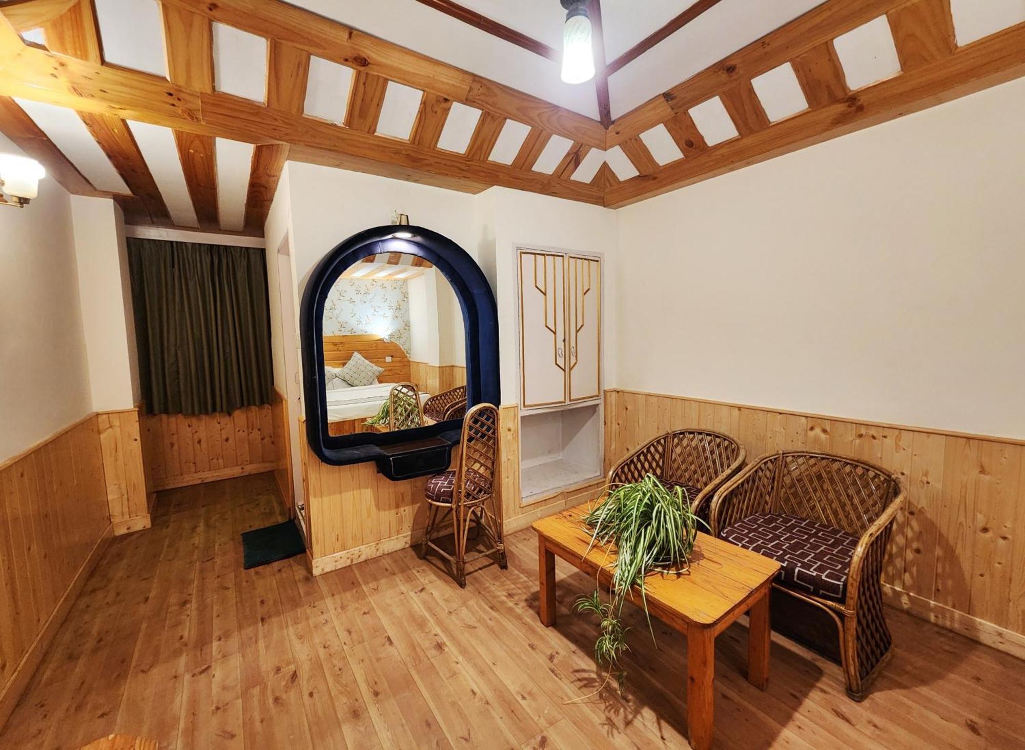 Hotel Pineview Shimla Eksteriør bilde