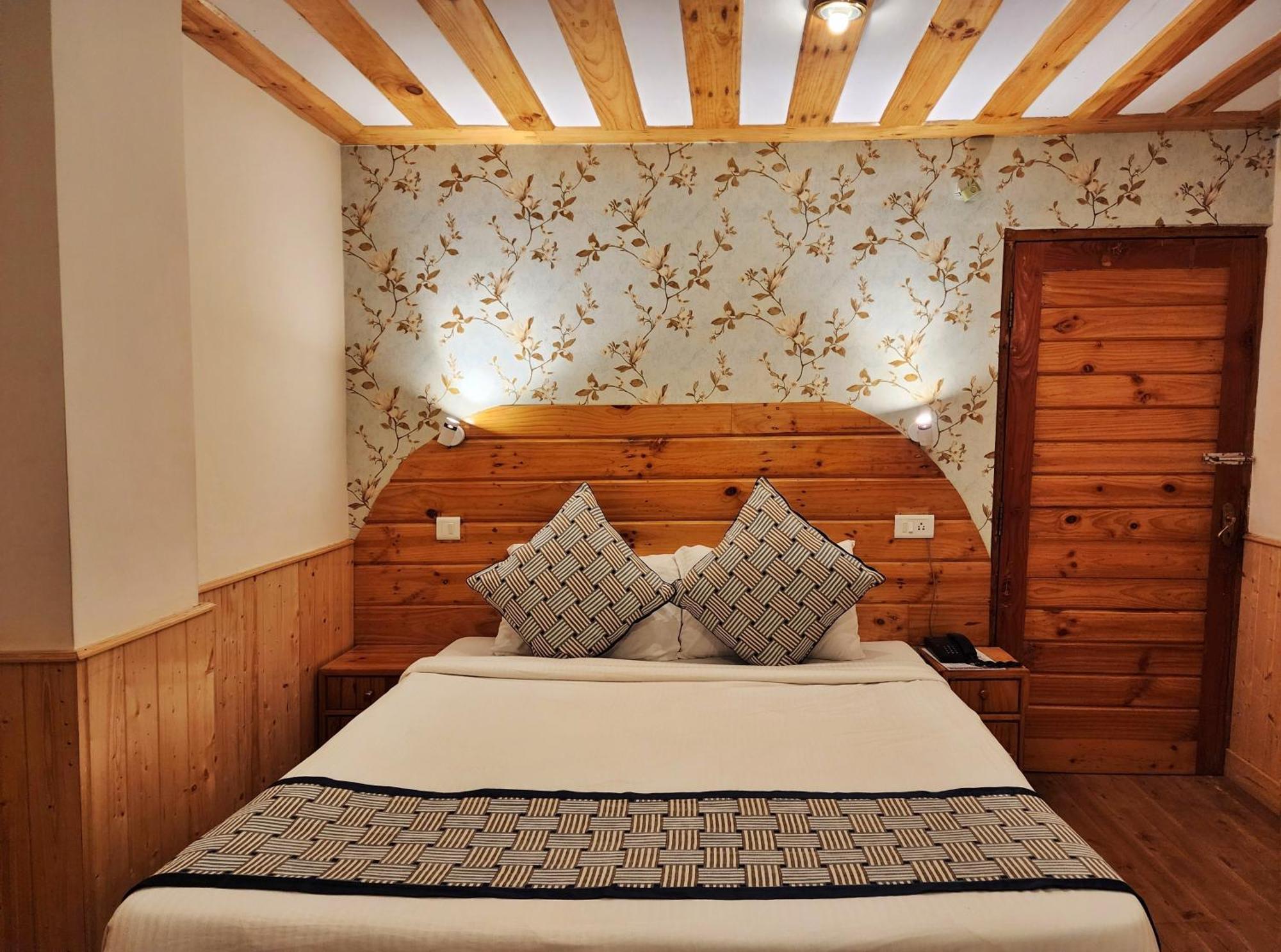 Hotel Pineview Shimla Eksteriør bilde